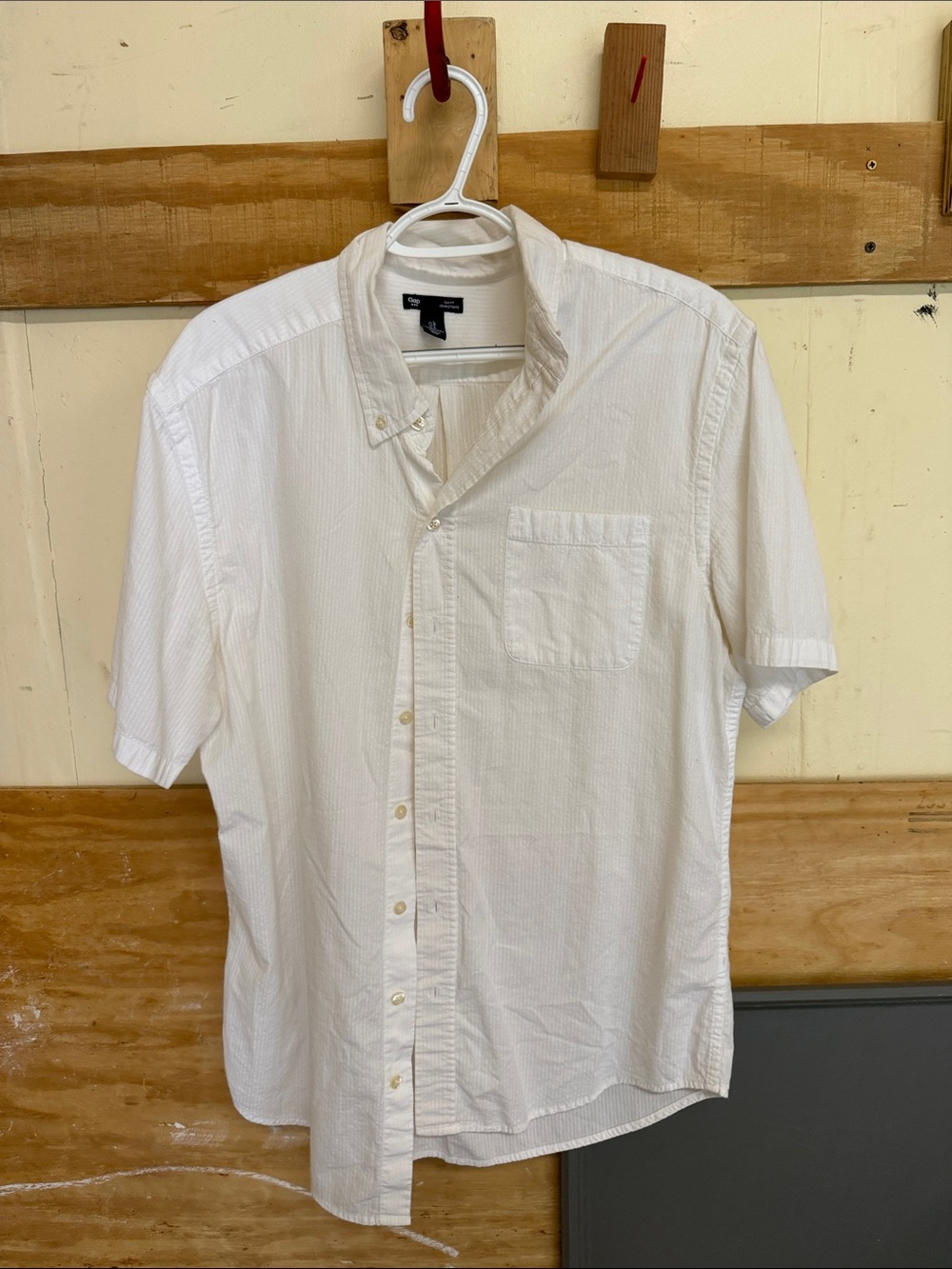 GAP Men's White Short-Sleeve Button-Down Shirt
